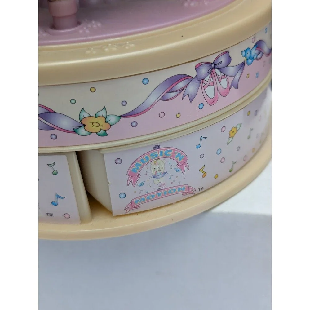 1999 Vtg Wind Up Music 'N Motion Carousel Jewelry Box Moose Mountain Care Bears